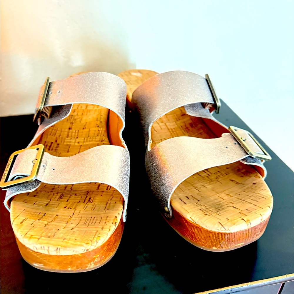 Korkease wedge slip ons. Metallic gold. Size 8
